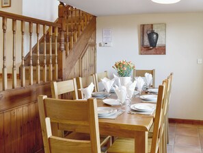 Dining - Ty Hir Bwlch Gwyn Farm Equestrian Centre (Arthog, near Fairbourne)
