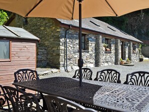 Outdoor dining - Ty Hir Bwlch Gwyn Farm Equestrian Centre (Arthog, near Fairbourne)
