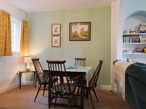 Dining - 2 bedroom accommodation in Keswick (Keswick)