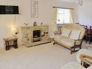 TV - 2 bedroom accommodation in Pateley Bridge (Pateley Bridge)