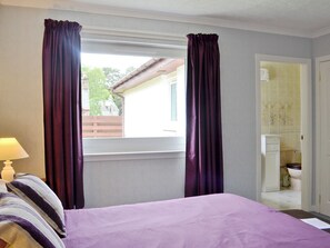 4 bedrooms, free WiFi, bed sheets