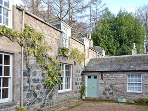 Exterior - 4 bedroom accommodation in Insch near Inverurie (Insch near Inverurie)