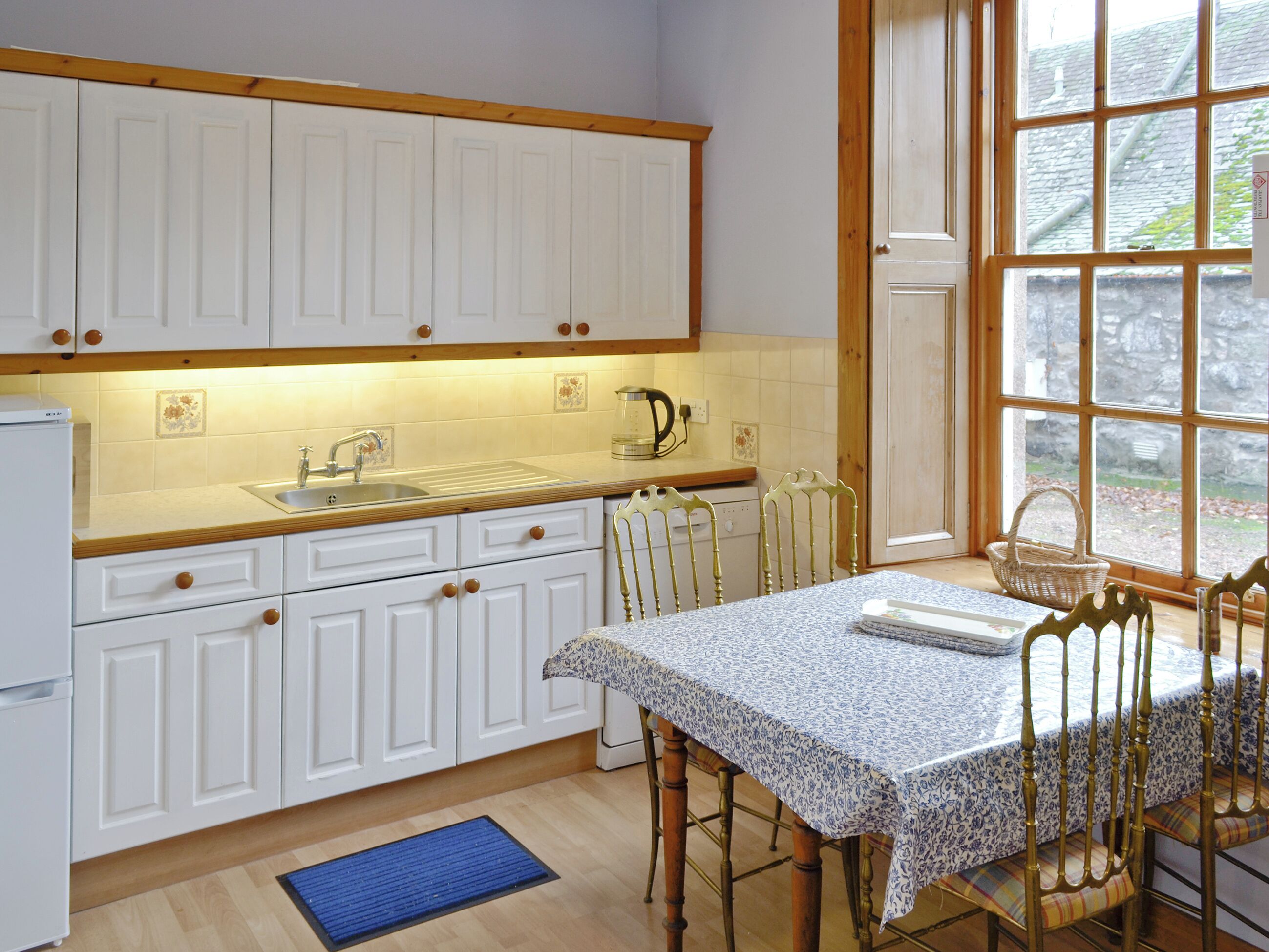 Dishwasher, highchair