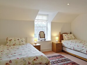 4 bedrooms, free WiFi, bed sheets