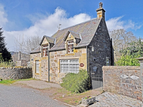2 bedroom accommodation in Birnam, near Dunkeld