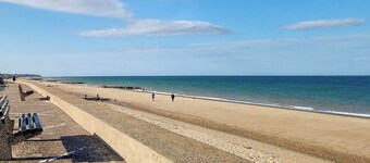 2 bedroom accommodation in Walcott