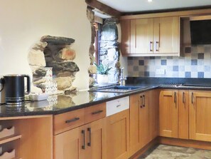 Dishwasher, high chair, freezer - 4 bedroom accommodation in Mungrisdale, near Threlkeld (Mungrisdale, near Threlkeld)