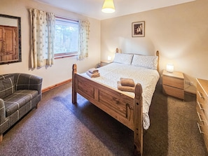 3 bedrooms, bed sheets