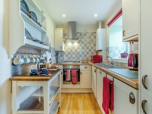 Dishwasher, high chair - Kestrel Cottage - 27937 (Stirling)