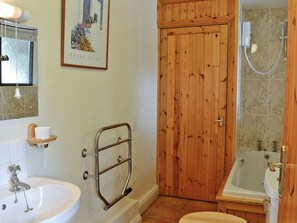 Towels - 2 bedroom accommodation in Polson, nr. Launceston (Polson, nr. Launceston)