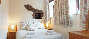 2 bedroom accommodation in Polson, nr. Launceston