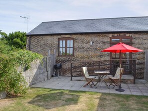 Outdoor dining - 1 bedroom accommodation in High Halstow, near Rochester (High Halstow, near Rochester)