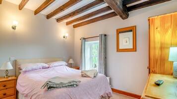 3 bedrooms, free WiFi, bed sheets