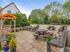 Outdoor dining - 3 bedroom accommodation in York (York)