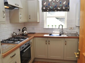Dishwasher, high chair, cookware/dishes/utensils, freezer - 2 bedroom accommodation in Keswick (Keswick)