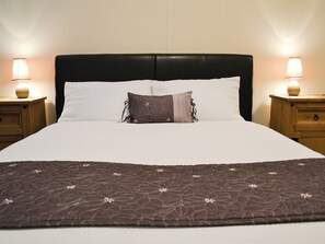 6 bedrooms, free WiFi, bed sheets