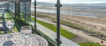 3 bedroom accommodation in Llanelli