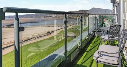 3 bedroom accommodation in Llanelli