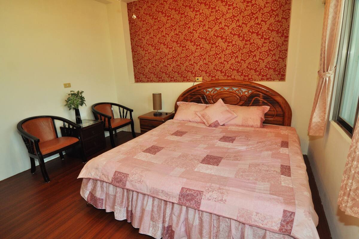 Classic Double Room, 1 Bedroom, Non Smoking, Mountain View