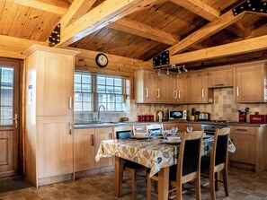 Dining - Lake View Lodges - 25073 (Old Leake, near Boston)