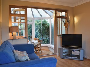 Living area - 2 bedroom accommodation in Winterton-on-Sea (Winterton-on-Sea)
