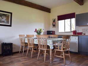 Dining - 3 bedroom accommodation in Brighstone (Brighstone)