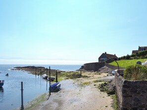 Beach - 3 bedroom accommodation in Lower Largo, near Leven (Lower Largo, near Leven)