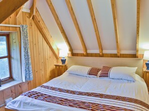 1 bedroom, bed sheets - 1 bedroom accommodation in Burgate, near Fordingbridge (Burgate, near Fordingbridge)