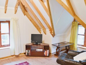 TV, DVD player - 1 bedroom accommodation in Burgate, near Fordingbridge (Burgate, near Fordingbridge)