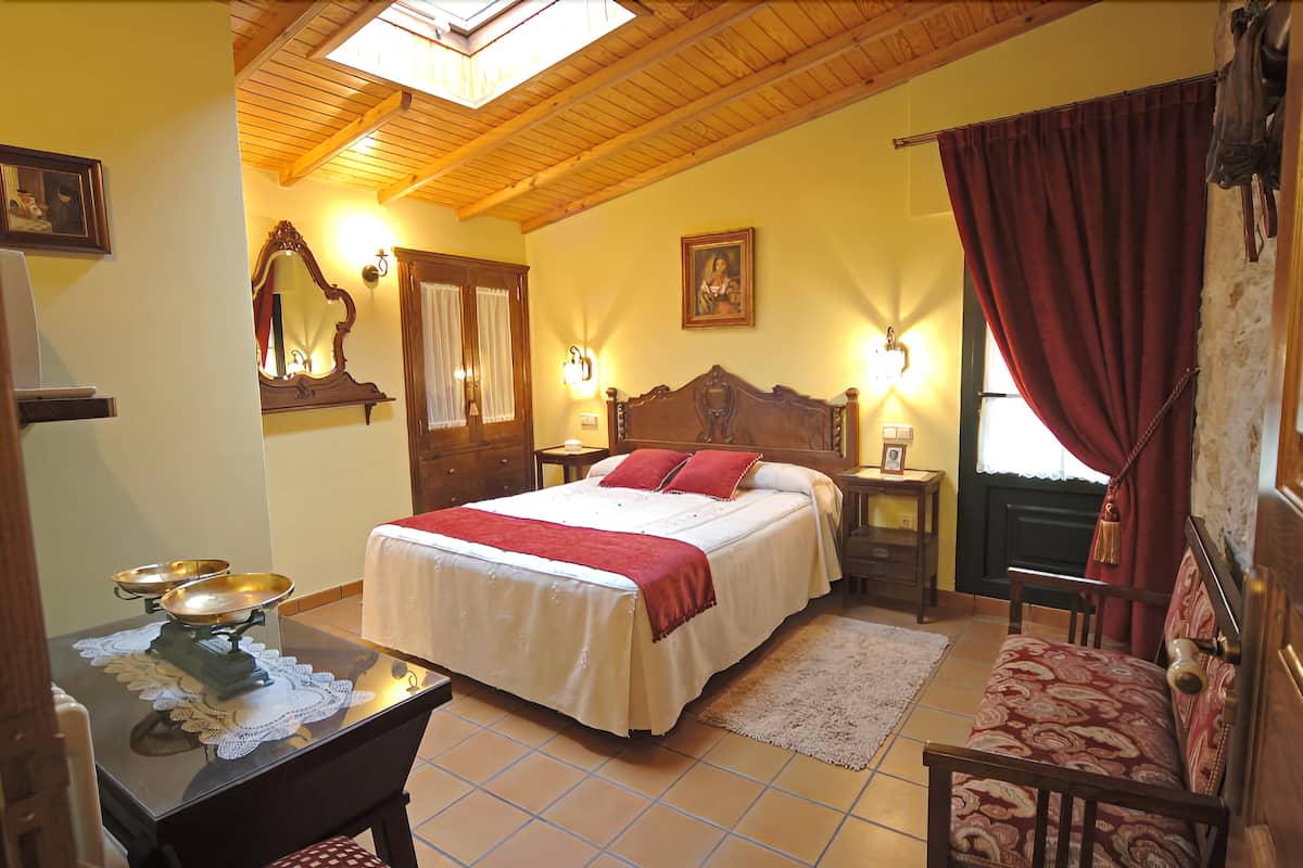 Room N.5, 1 Queen bed, garden view