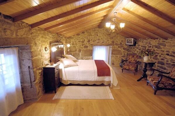 Suite, 1 cama Queen size, para no fumadores | Cortinas blackout, wifi gratis y ropa de cama