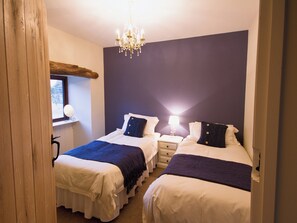 4 bedrooms, WiFi, bed sheets - 4 bedroom accommodation in Sneatonthorpe, near Whitby (Sneatonthorpe, near Whitby)
