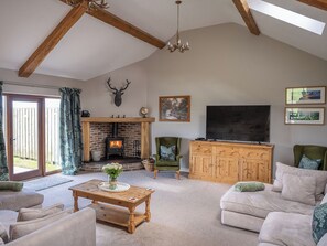 TV, fireplace - 4 bedroom accommodation in Sneatonthorpe, near Whitby (Sneatonthorpe, near Whitby)