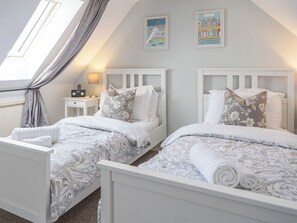 4 bedrooms, WiFi, bed sheets - 4 bedroom accommodation in Sneatonthorpe, near Whitby (Sneatonthorpe, near Whitby)