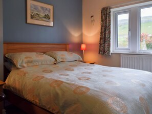 3 多间卧室、免费 WiFi、床单