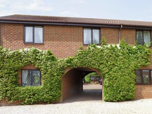 Exterior - 3 bedroom accommodation in Addlethorpe (Addlethorpe)