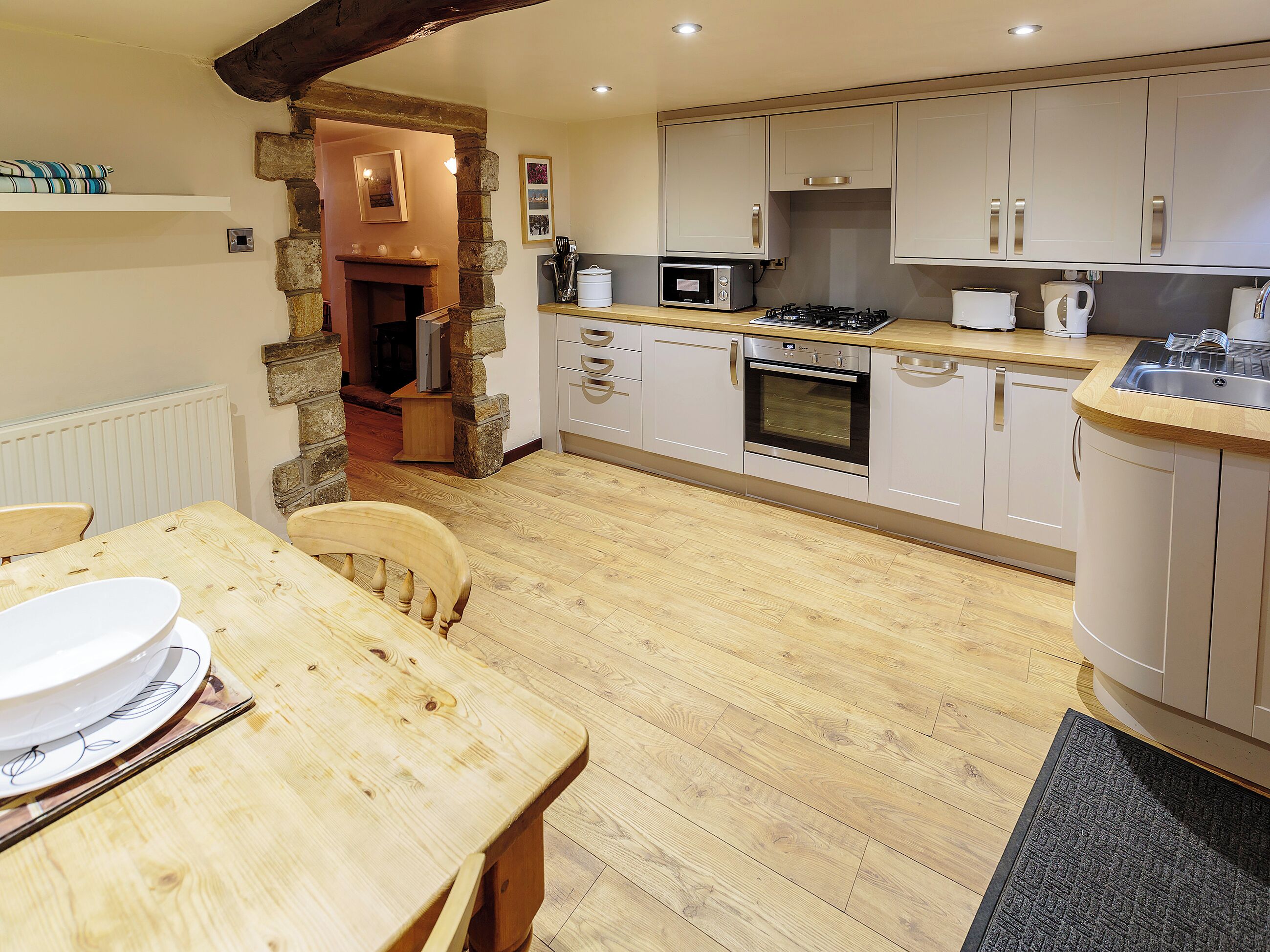 Astianpesukone, syöttötuoli