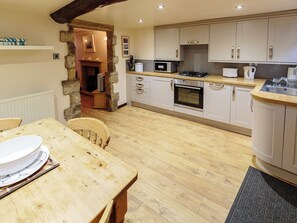 Dishwasher, highchair - 2 bedroom accommodation in Bradwell (Bradwell)