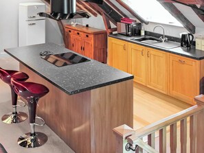 Dishwasher, cookware/dishes/utensils