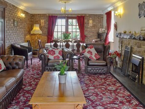 Living area - 4 bedroom accommodation in Lebberston, near Filey (Lebberston, near Filey)