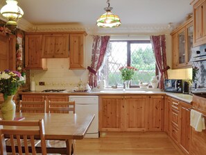 Dishwasher, cookware/dishes/utensils, freezer - 4 bedroom accommodation in Lebberston, near Filey (Lebberston, near Filey)