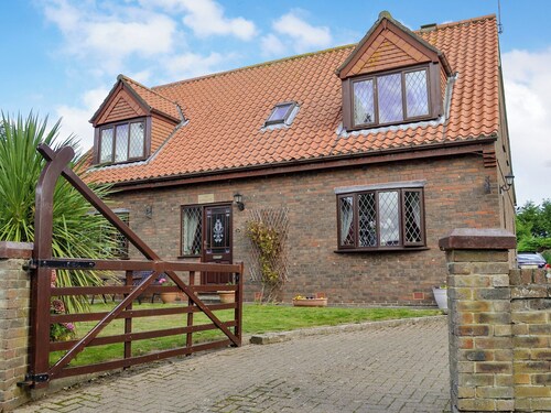 4 bedroom accommodation in Lebberston, near Filey