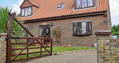 4 bedroom accommodation in Lebberston, near Filey
