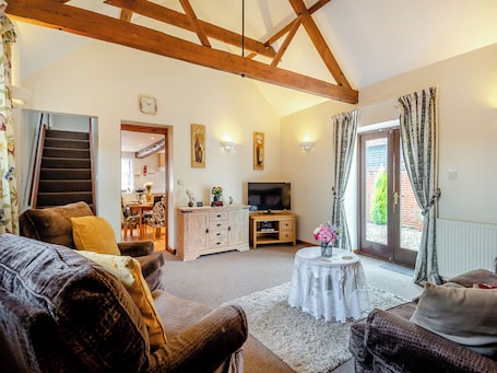TV. 3 bedroom accommodation in Banham