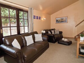 Living area - 4 bedroom accommodation in Necton, near Swaffham (Necton, near Swaffham)