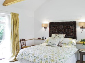 1 bedroom, bed sheets