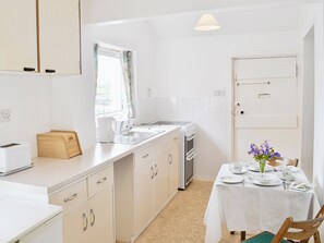Cookware/dishes/utensils
