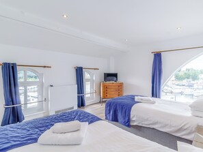 4 bedrooms, free WiFi, bed sheets