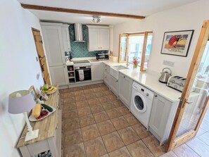 Dishwasher, cookware/dishes/utensils