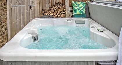 Ideal for a romantic break in County Durham, with a private garden and hot tub.